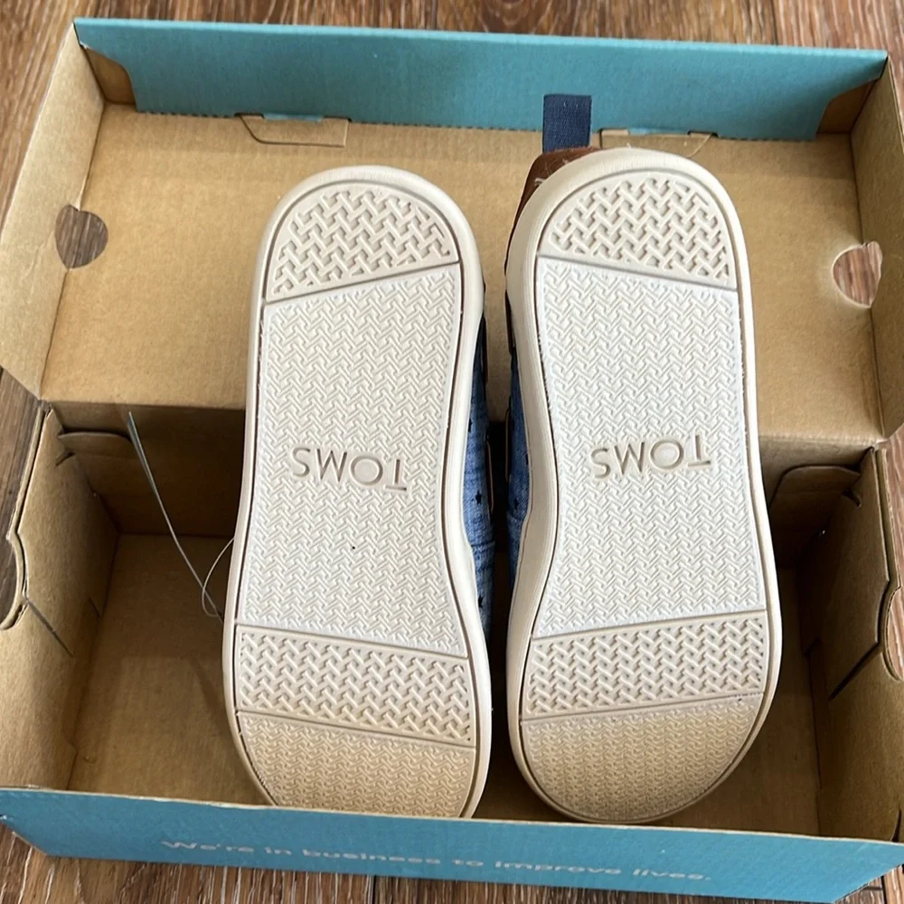 Kids Toms NWT size 3 - Picture 2 of 2